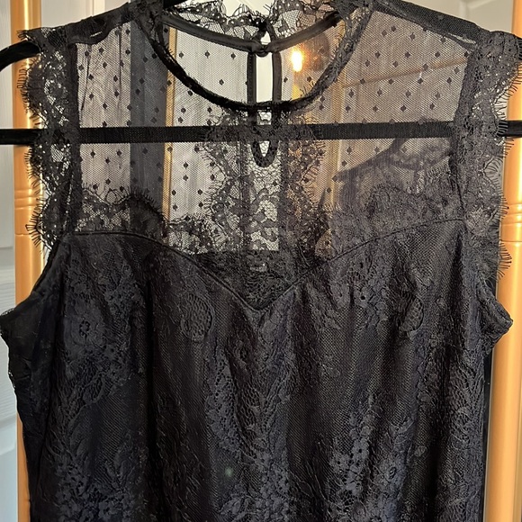 Sleeveless Lace Blouse - Medium - Picture 4 of 4